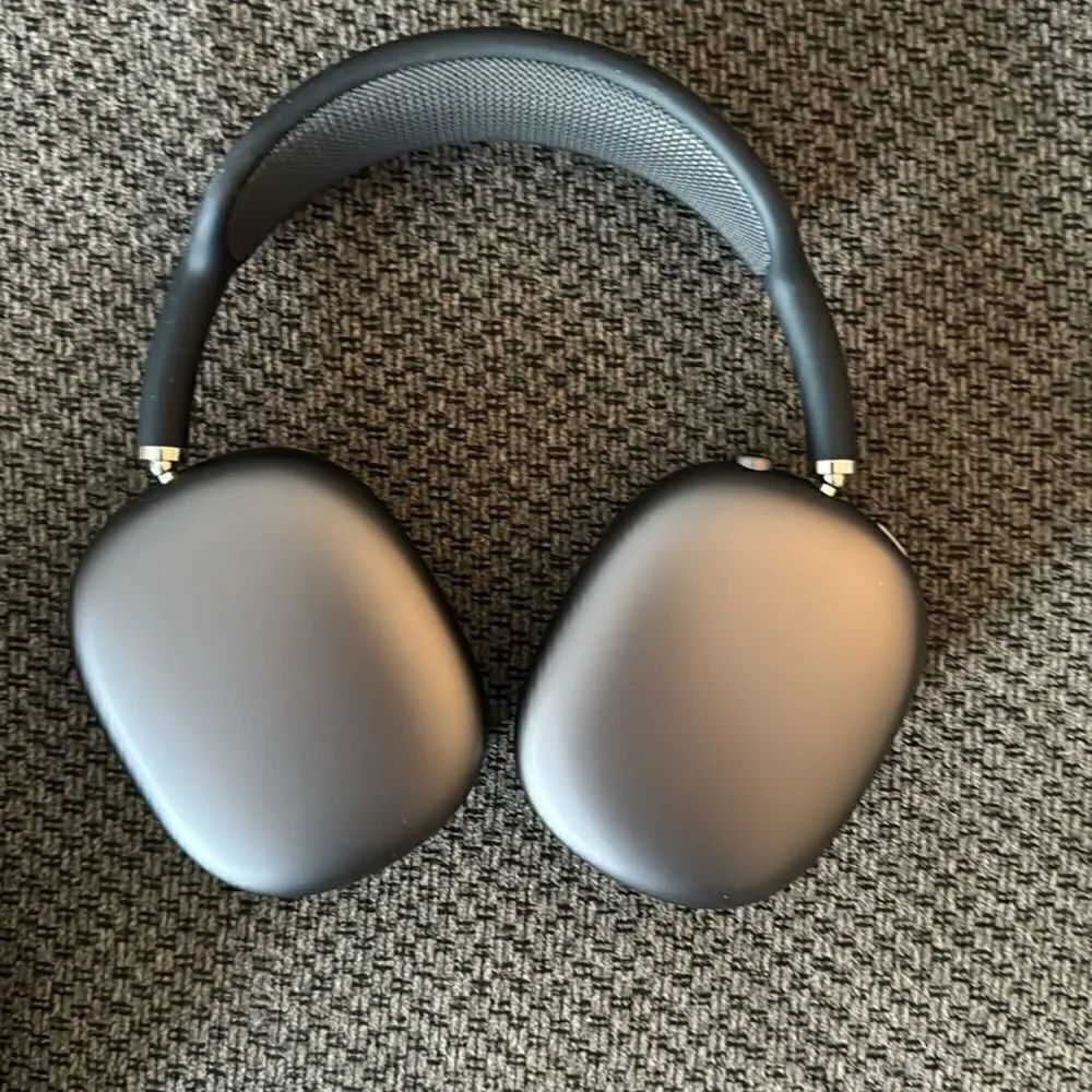 AirPod max black new - Picture 6 of 7